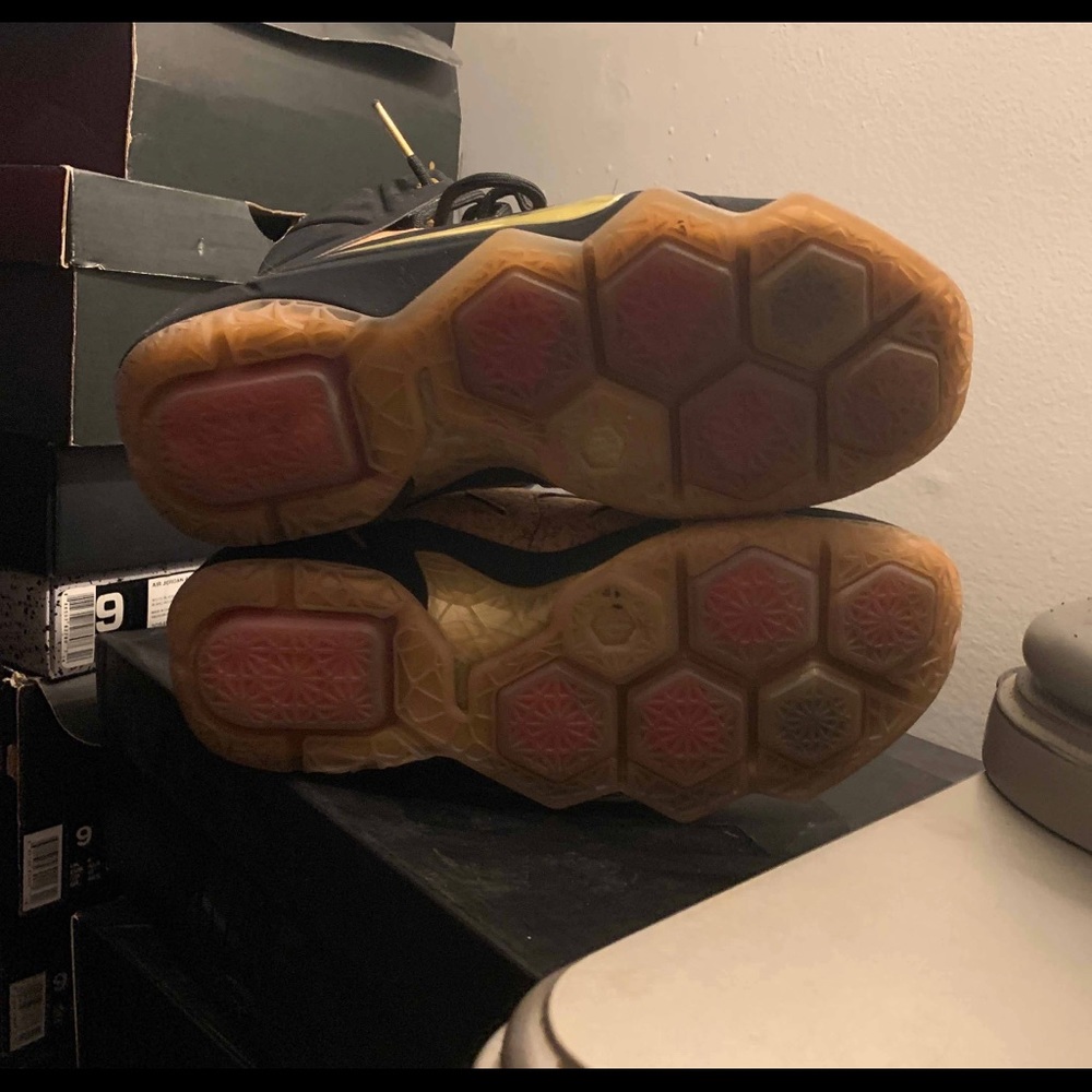 Shoes - Picture 5 of 6